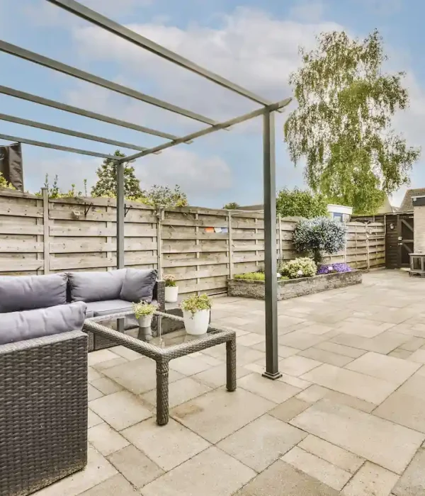 neat-patio-with-sitting-area-2026-01-07-23-41-54-utc
